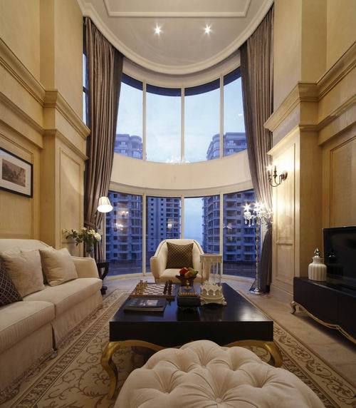 美式 loft 客厅图片来自用户1907685403在新贵280平淡雅高品质简欧居28的分享