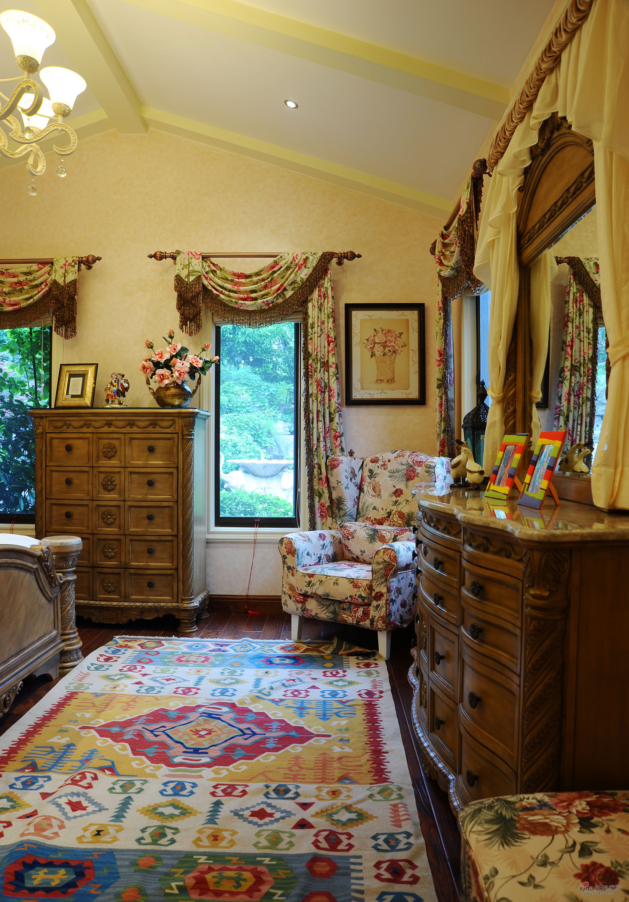 美式 别墅 卧室图片来自用户1907685403在独栋别墅北美风格，恢弘大气54的分享