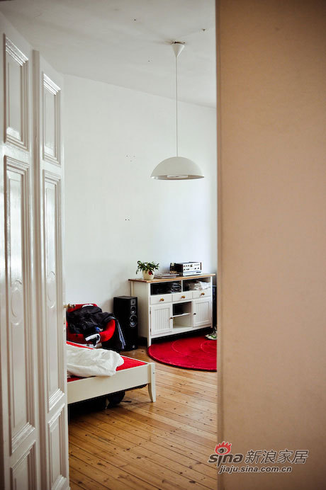 简约 一居 客厅图片来自用户2737735823在德国98平实景精致单身1居公寓83的分享