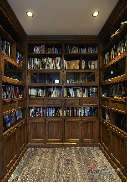 美式 复式 书房图片来自佰辰生活装饰在250平咖啡色美式低奢跃层83的分享