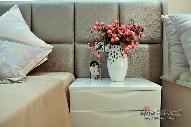 现代 三居 卧室图片来自佰辰生活装饰在轻熟女晒90平时尚三口之家29的分享