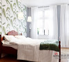 床头用比较清新的绿色叶子图案的墙纸