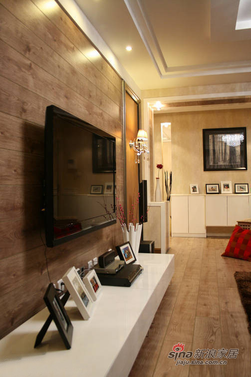 简约 三居 客厅图片来自佰辰生活装饰在106平现代简约温馨三口之家28的分享
