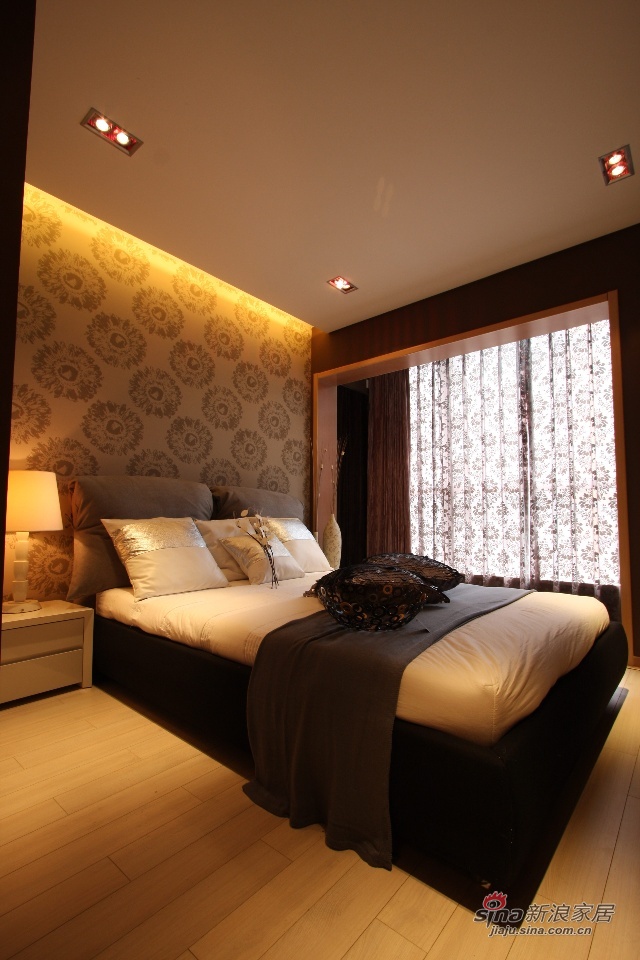 简约 一居 卧室图片来自用户2737786973在小户型变身经典暖色豪宅71的分享