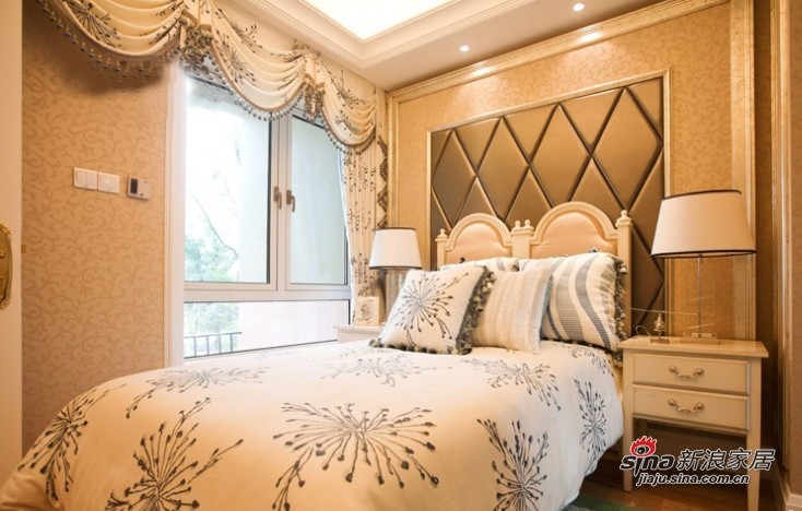欧式 复式 卧室图片来自用户2746869241在孔雀城260平欧式奢华别墅78的分享