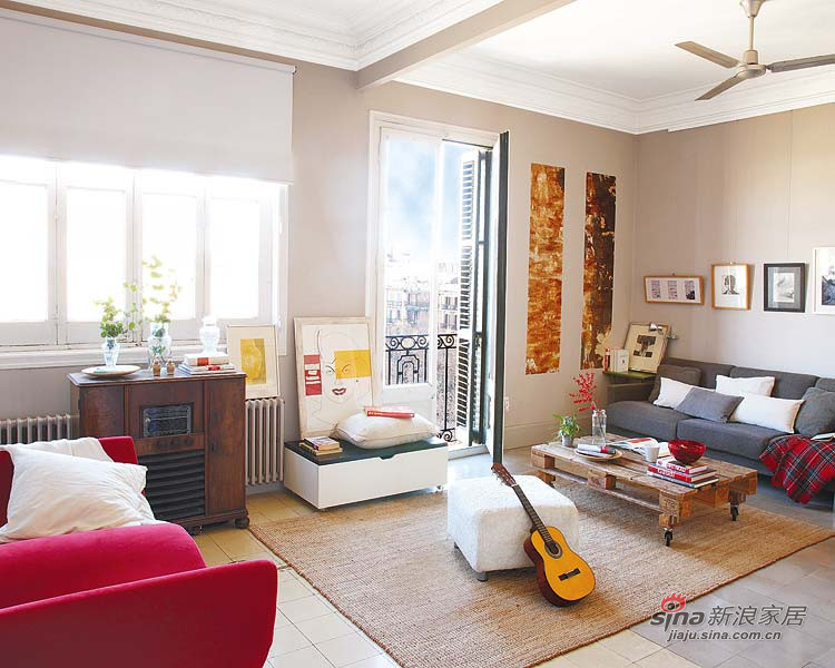 简约 二居 客厅图片来自用户2738093703在清新高雅舒适的巴塞罗那小屋设计91的分享