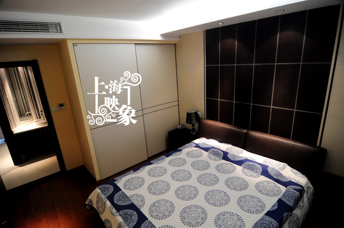 简约 二居 卧室图片来自上海映象设计-无锡站在【多图】半包8万打造98平暗夜浮华37的分享