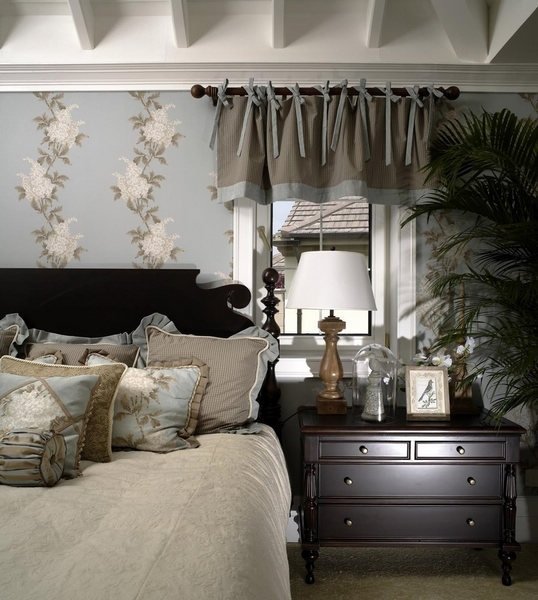 欧式 复式 卧室图片来自用户2746869241在眼前一亮280平米高贵精致别墅作品58的分享