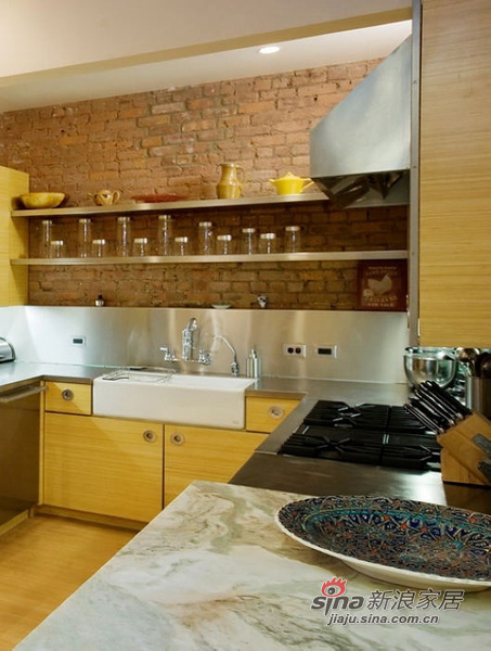 简约 公寓 厨房图片来自用户2738093703在109平色彩流动的盛宴顶层阁楼公寓69的分享