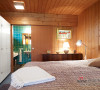 卧室的木质设计，很舒服