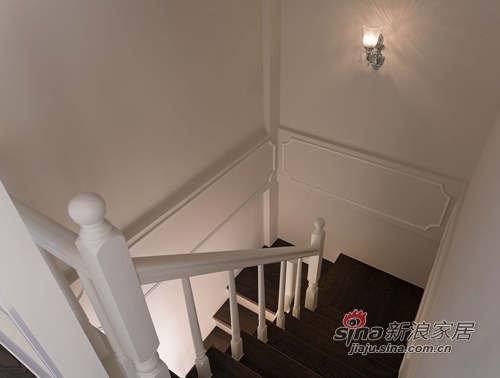 新古典 别墅 楼梯图片来自用户1907664341在檀香山200平新古典主义优雅别墅设计84的分享