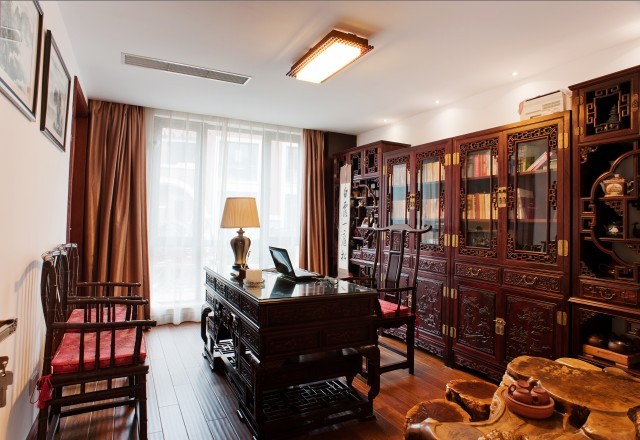 中式 别墅 书房图片来自用户1907696363在让时间停留在初夏的中式豪宅65的分享