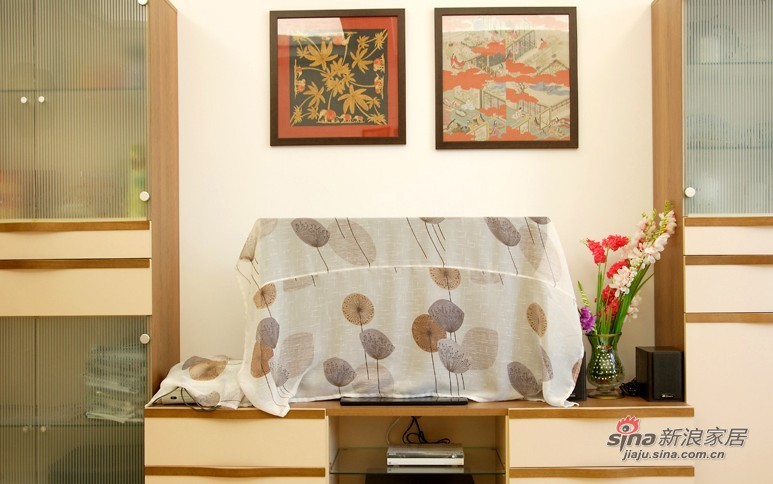 简约 二居 客厅图片来自用户2739153147在100平老广州的现代简约3居45的分享