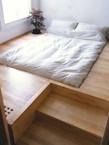 卧室 地板 家居图片来自用户2745807237在22款美好卧室 简洁细腻配色给你好睡眠的分享
