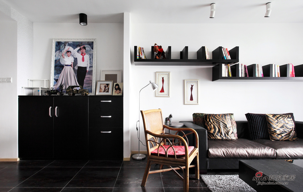现代 二居 客厅 文艺青年图片来自装修微日记在【高清】10万装90平黑白时尚公寓55的分享