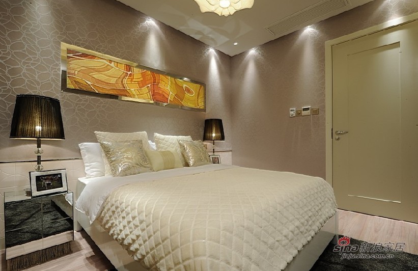 欧式 三居 卧室图片来自用户2772856065在展现300平高雅经典别墅10的分享