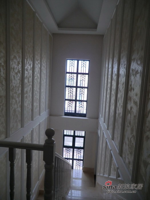 欧式 别墅 楼梯图片来自用户2746889121在适度奢观澜千尺欧式奢华别墅18的分享