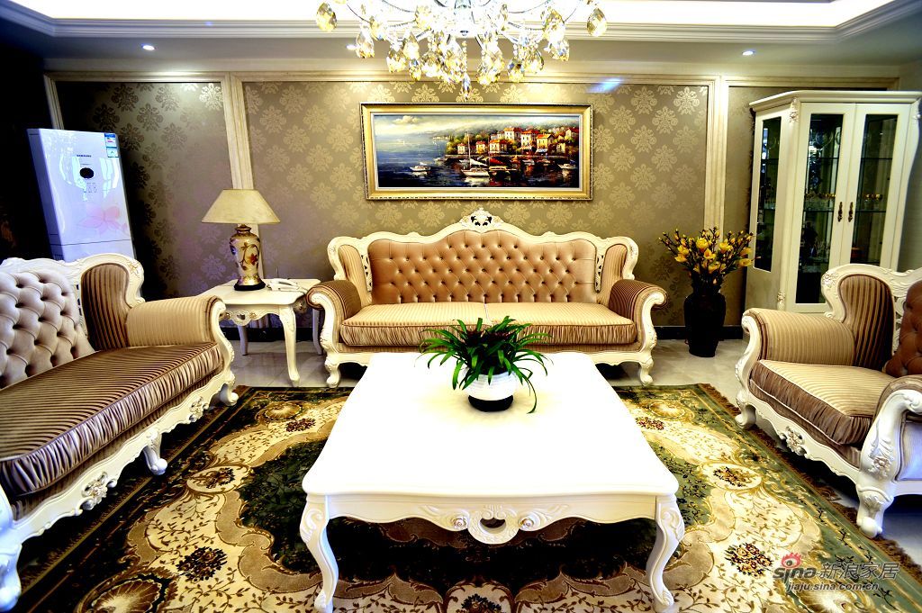 新古典 三居 客厅图片来自用户1907701233在198㎡北京华侨城新古典三居实景效果69的分享