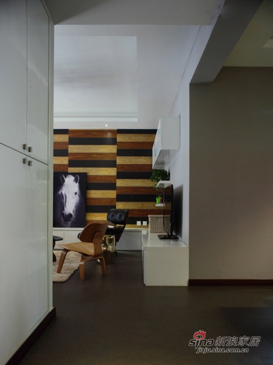 现代 三居 客厅图片来自佰辰生活装饰在118平现代混搭炫彩摩登3居60的分享