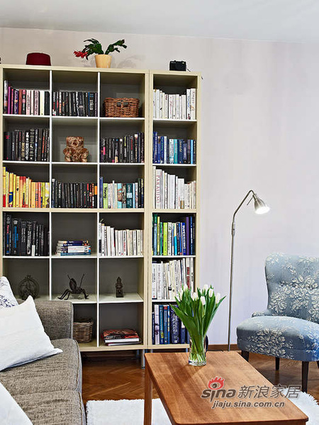 简约 公寓 书房图片来自用户2737759857在66平米白色公寓精致简洁小户型88的分享