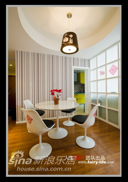 简约 二居 餐厅图片来自用户2737759857在两房改三房,壁纸的现代感87的分享