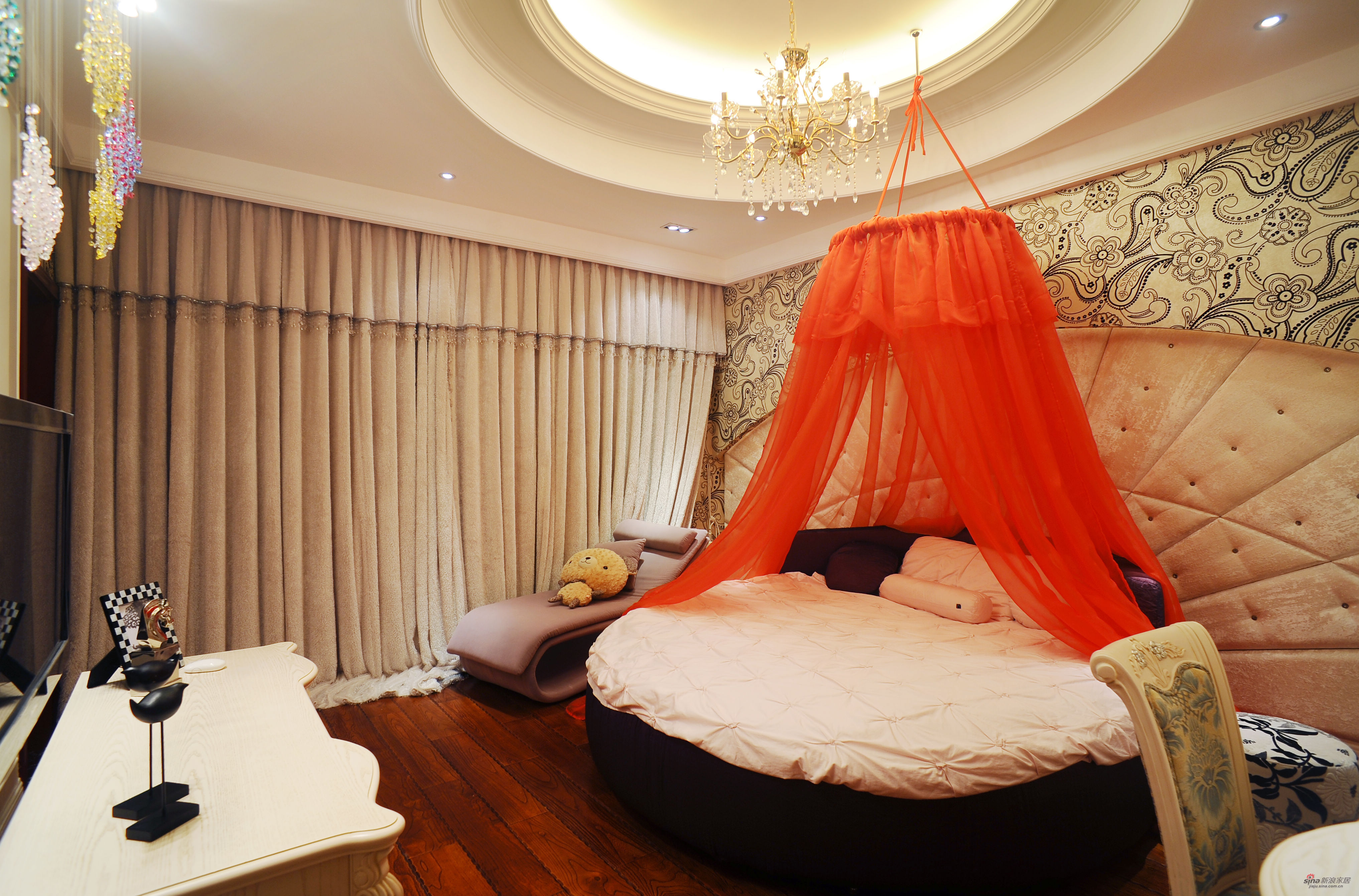 欧式 别墅 卧室图片来自用户2746953981在【高清】欧式风格奢华设计399平米大豪宅29的分享