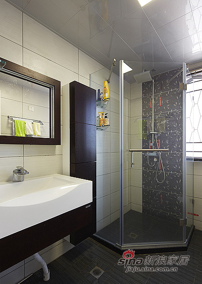 现代 三居 卫生间图片来自装修微日记在【高清】9万打造135平现代素雅空间17的分享