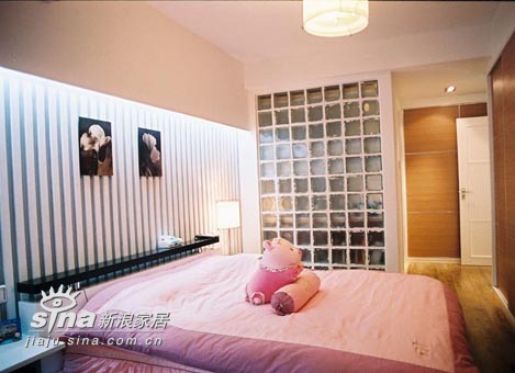 简约 三居 卧室图片来自用户2738829145在太原市百合美地现代三室一厅76的分享