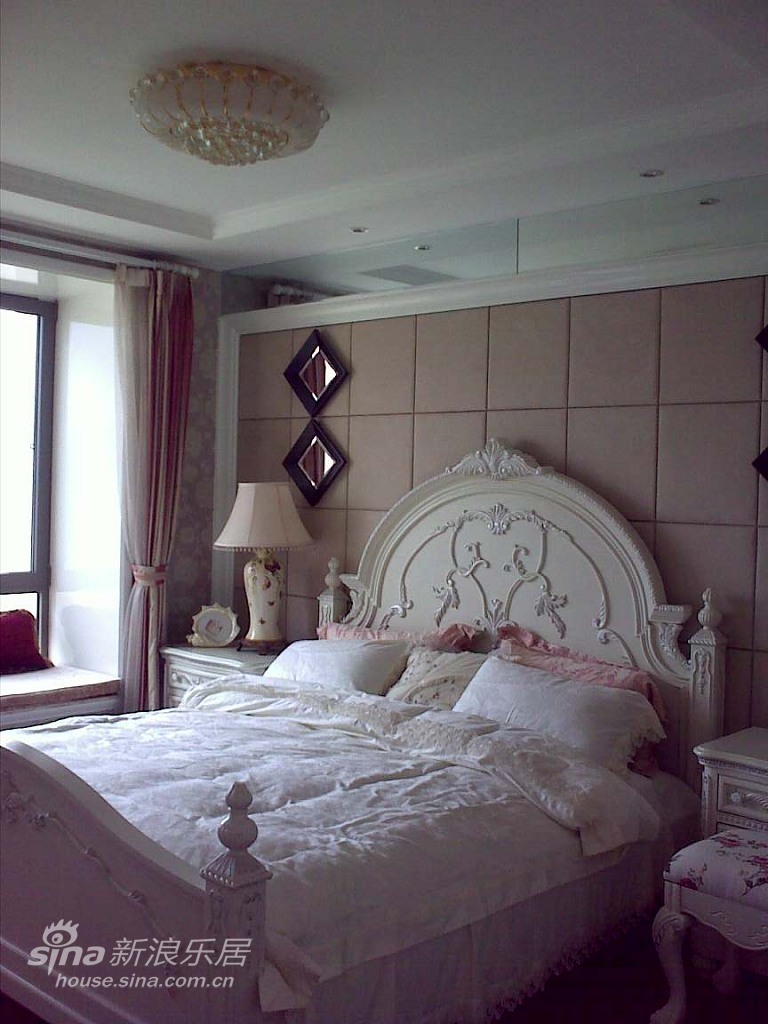 欧式 三居 卧室图片来自用户2746953981在实景：浅粉的童话空间设计71的分享