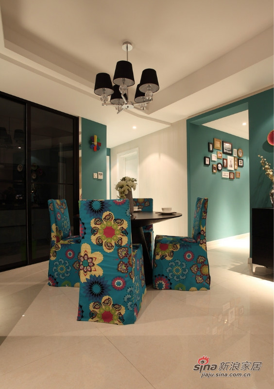简约 三居 餐厅 背景墙 蓝色 餐椅图片来自朗润装饰工程有限公司在112平个性蓝色简约美家的分享