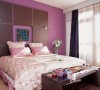 紫色的卧室充满了浪漫，引起你的兴趣，让你想走近，探个究竟。