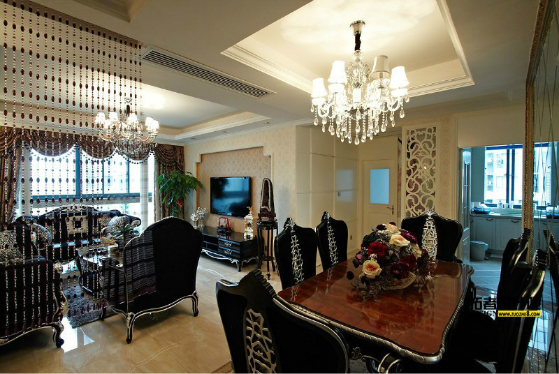 欧式 三居 客厅图片来自用户2746869241在奢华、优雅200平米简欧实景案例25万装70的分享