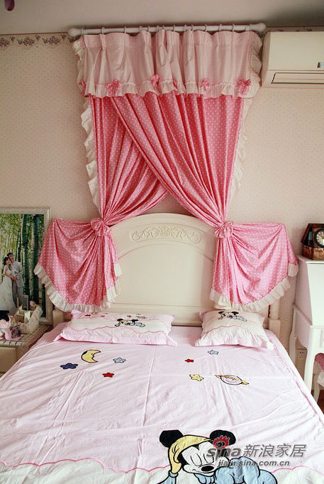 现代 三居 卧室图片来自佰辰生活装饰在8万打造128平粉色系简约三居81的分享