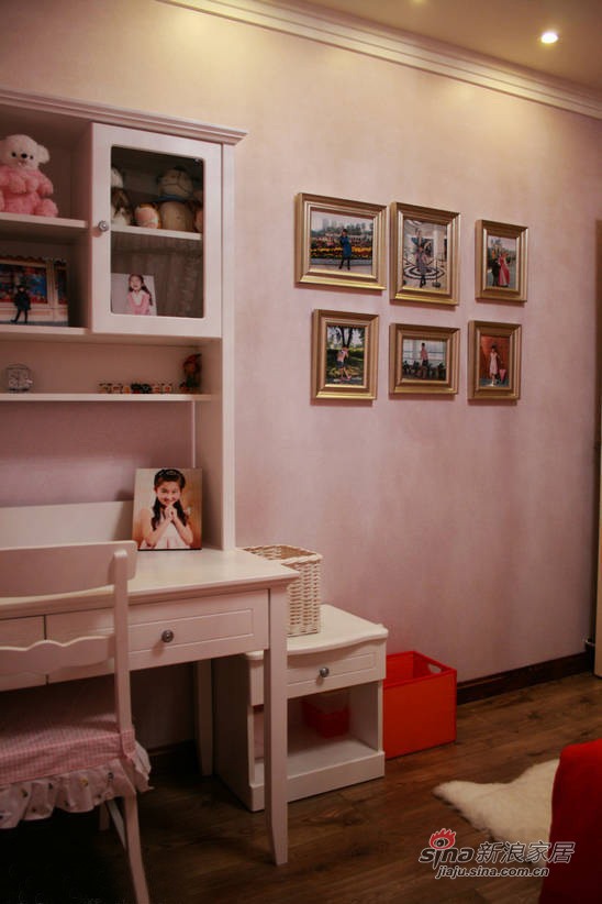 简约 三居 儿童房图片来自佰辰生活装饰在106平现代简约温馨三口之家28的分享