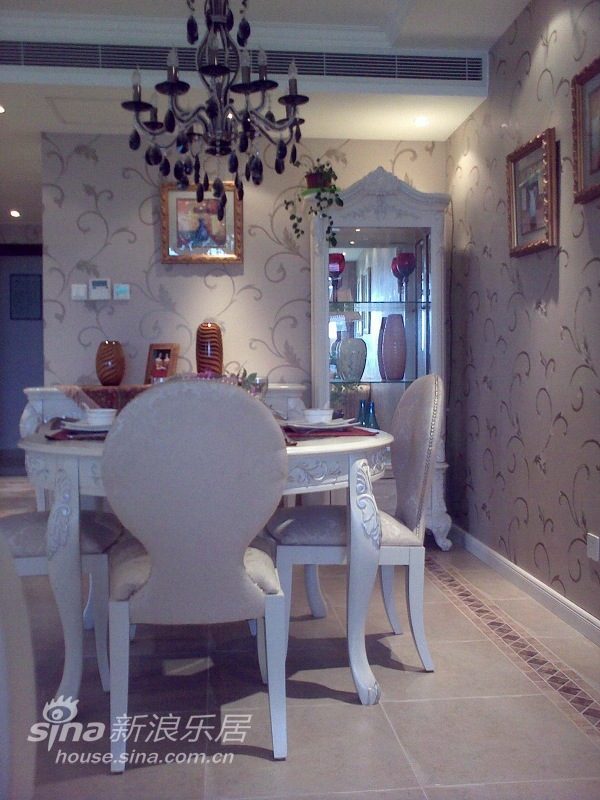 欧式 三居 餐厅图片来自用户2746953981在实景：浅粉的童话空间设计71的分享