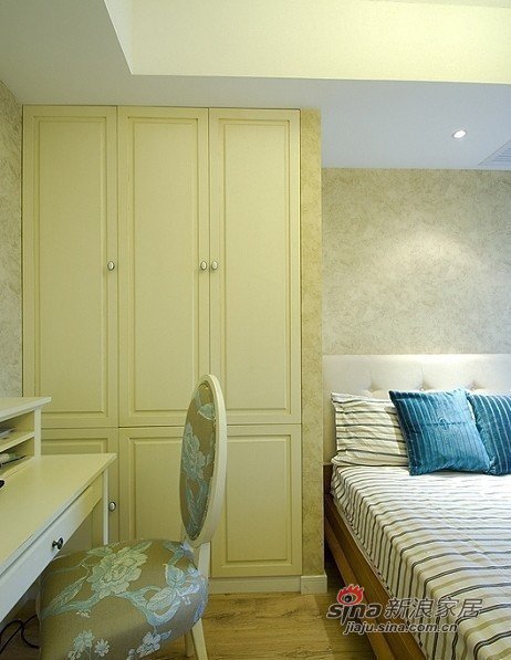 简约 三居 卧室图片来自用户2738093703在6W装修90平米温馨美丽家园74的分享