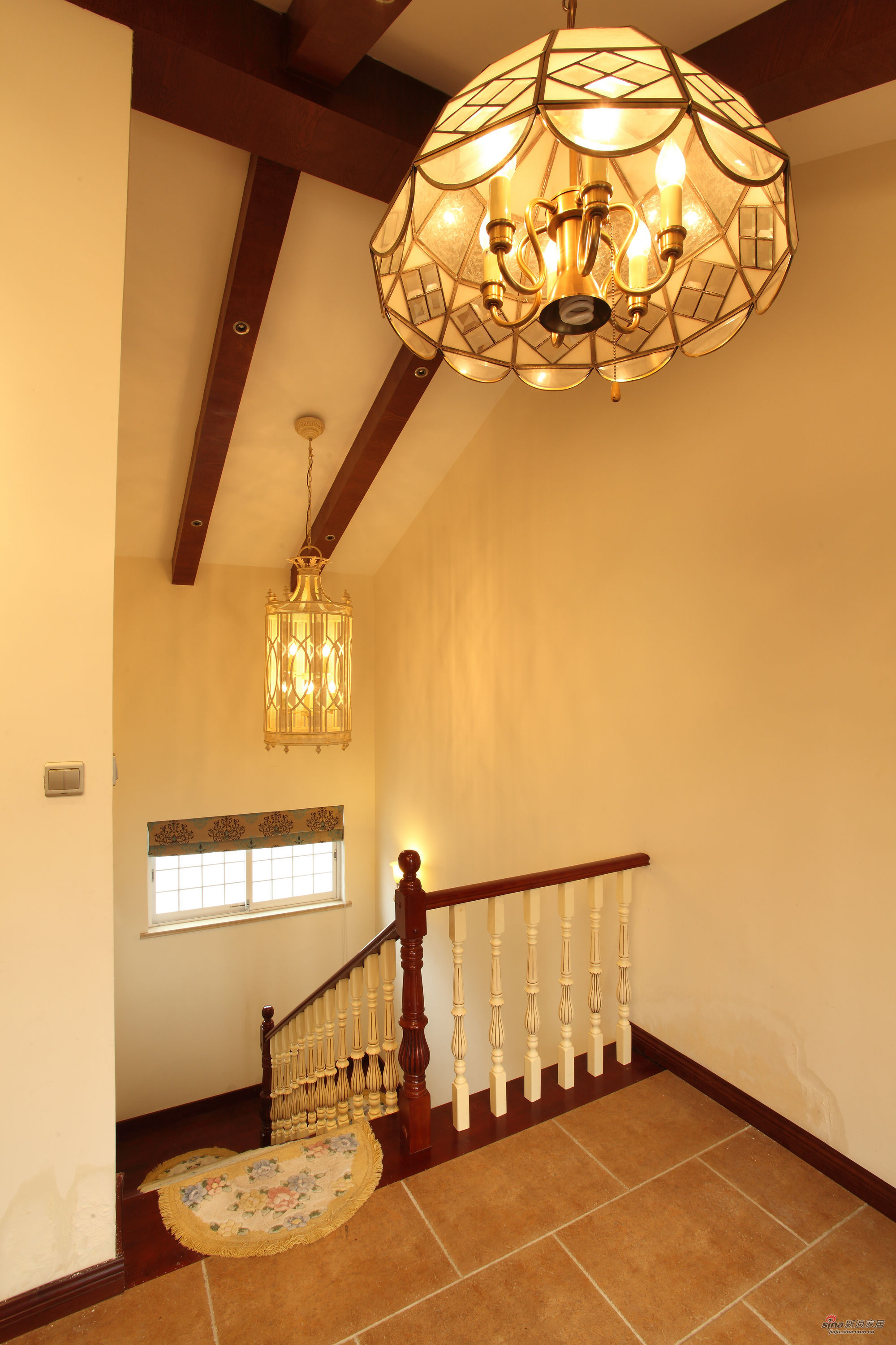 美式 别墅 楼梯图片来自用户1907686233在【高清】四口之家330平别墅美式休闲风格46的分享