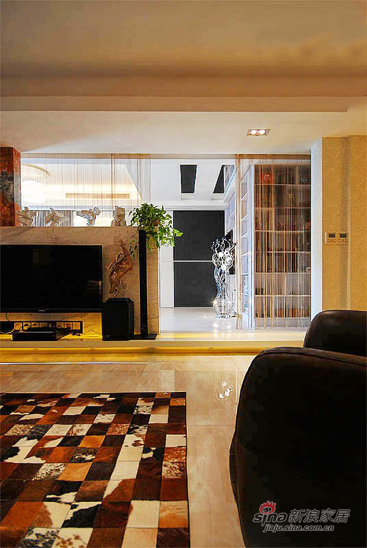 现代 三居 客厅图片来自佰辰生活装饰在海归夫妻120平超艺术范低奢家87的分享