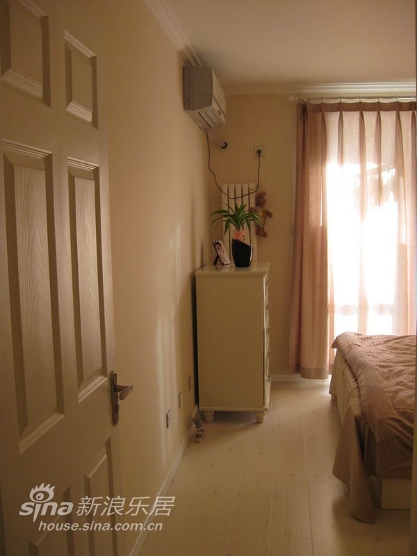 简约 二居 卧室图片来自用户2739378857在老房华丽翻新17的分享