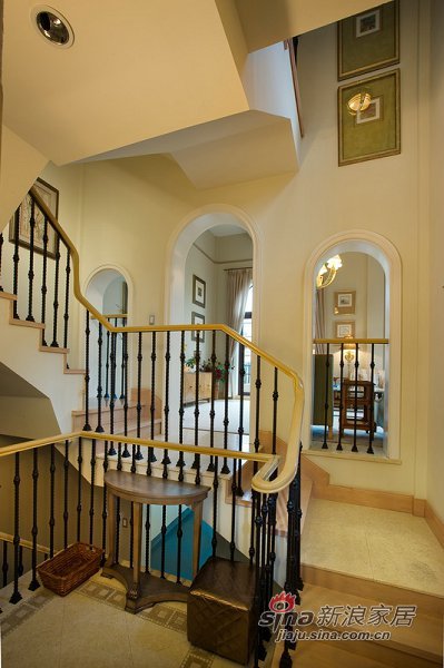 欧式 别墅 楼梯图片来自用户2772873991在【多图】380平天伦庄园简欧风格装修65的分享