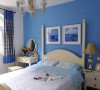 宁静的水蓝色墙面搭配浅蓝色床品 和白色欧