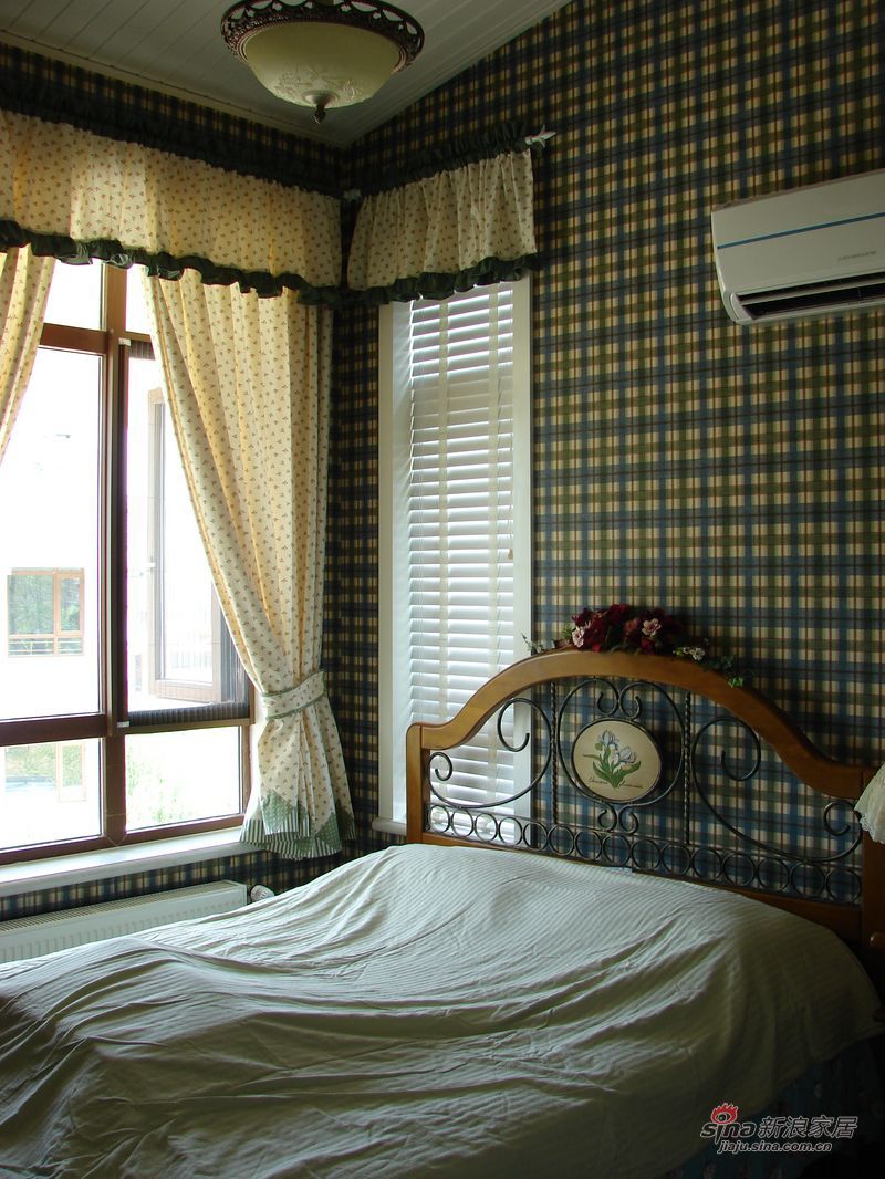 美式 跃层 卧室图片来自用户1907685403在140平古典美式乡村田园家85的分享