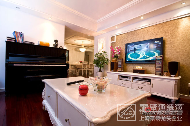 欧式 别墅 客厅图片来自用户2557013183在上海聚通装潢国际花园设计案例77的分享