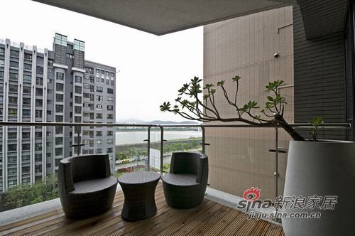 港式 公寓 客厅图片来自幸福空间在大宅气度体验无可比拟的精致享受25的分享
