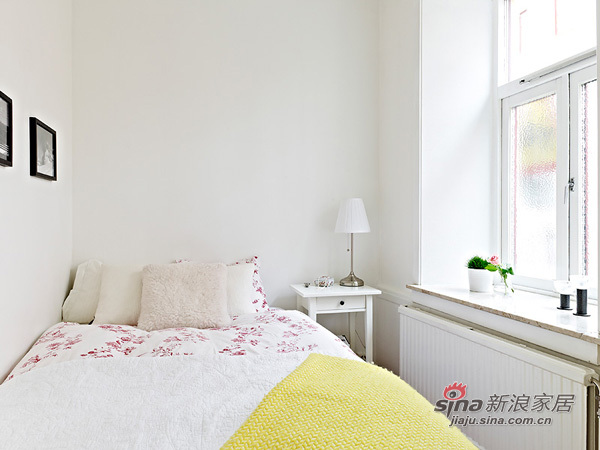 简约 一居 卧室图片来自用户2739081033在5万装46平高雅小公寓 单身白领家装必备13的分享