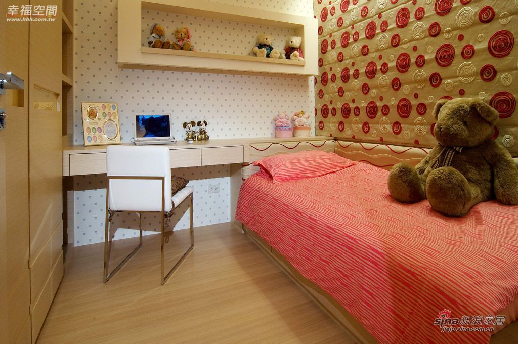 欧式 公寓 卧室图片来自幸福空间在198平新贵打造低调奢华三口之家91的分享