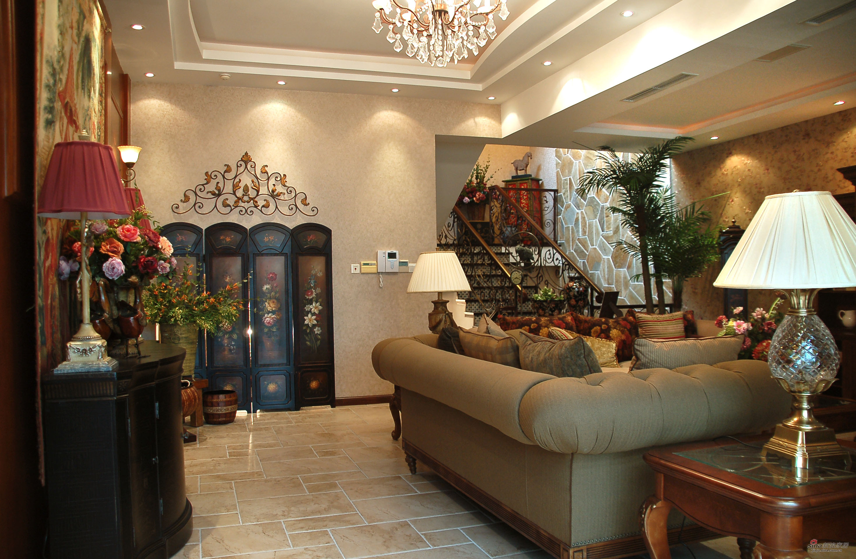 美式 别墅 客厅图片来自用户1907685403在【高清】美式风格380平米舒适休闲52的分享