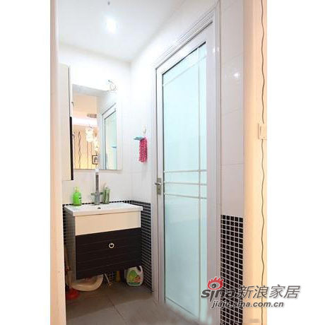 混搭 二居 卫生间图片来自用户1907691673在很有奢华范儿110平二居室74的分享