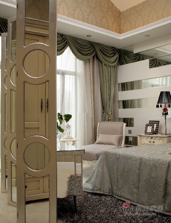 欧式 别墅 卧室图片来自用户2746889121在【高清】秋季350平米欧式别墅设计范例75的分享