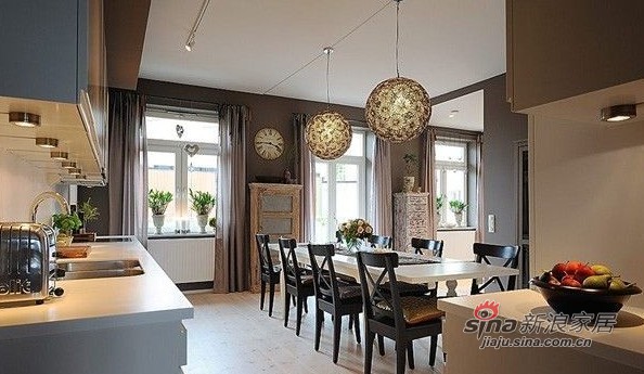 欧式 公寓 客厅图片来自用户2746889121在151平米瑞典奢华复古风格公寓75的分享